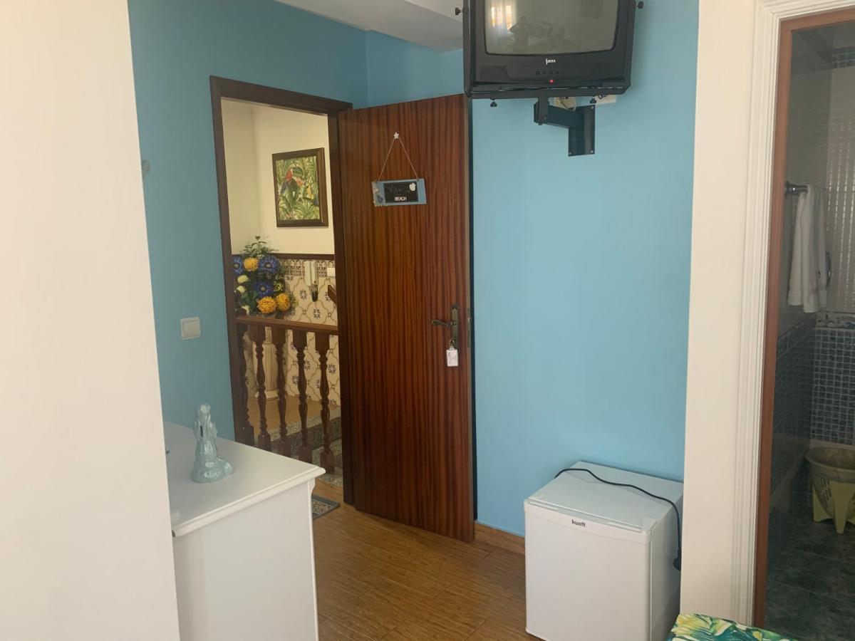 Quarto em Acomodações Particulares Moradia Ricardo - *